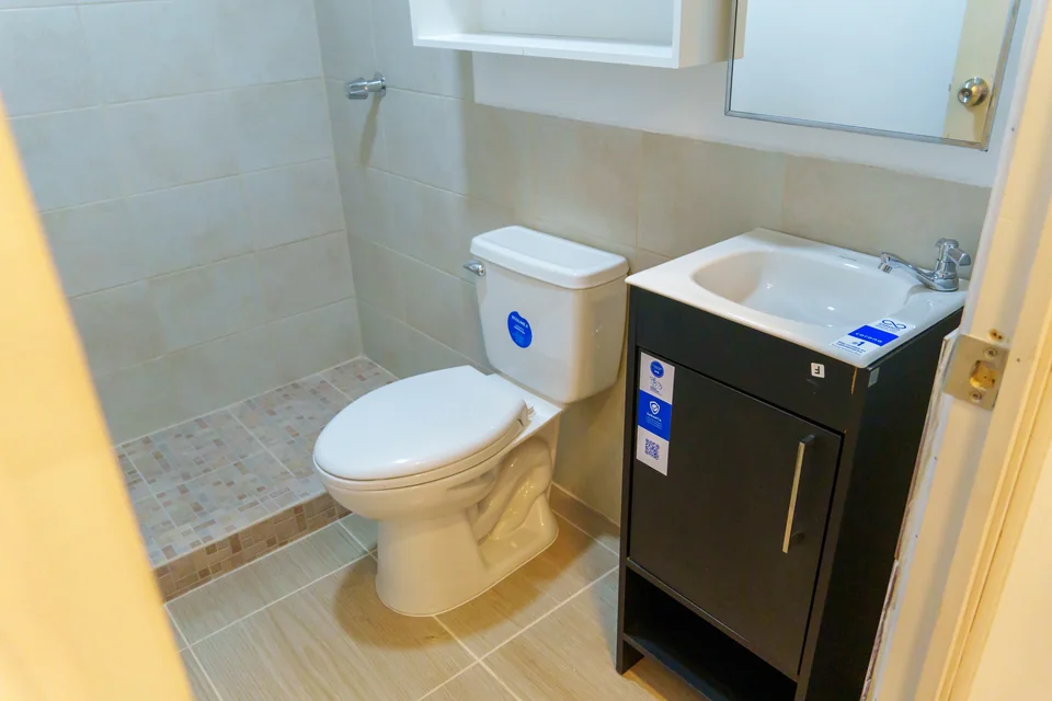 Fotografía de baño del apartamento modelo de Eleva Once.