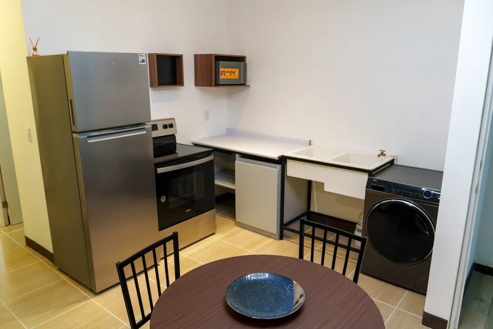 Fotografía de cocina y lavado del apartamento modelo de Eleva Once.